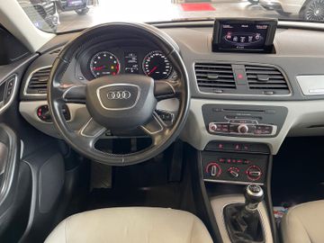 Audi Q3 2.0 TFSI*quattro*BI-XENON*AHK*PDC*SZHZ*