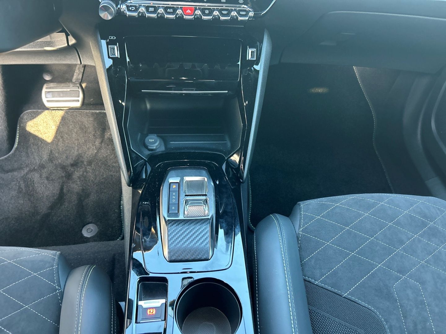 Fahrzeugabbildung Peugeot 2008 e- GT Pack *Rückfahrkamera* *Sitzheizung* *
