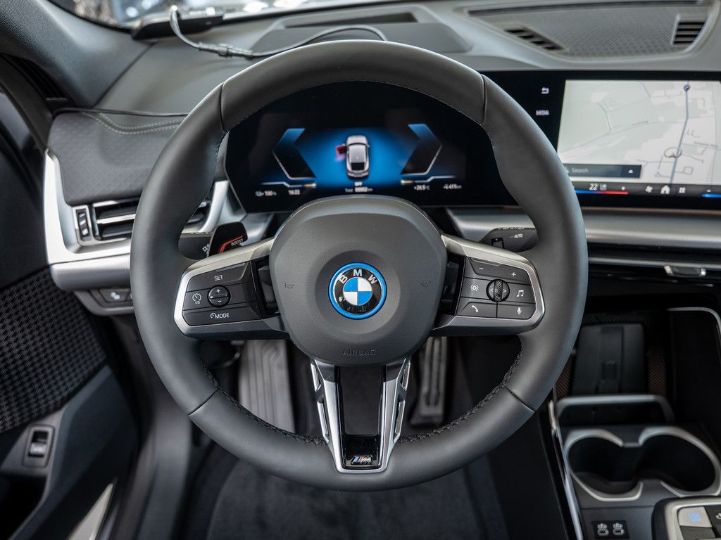 BMW iX2 - Bild 12