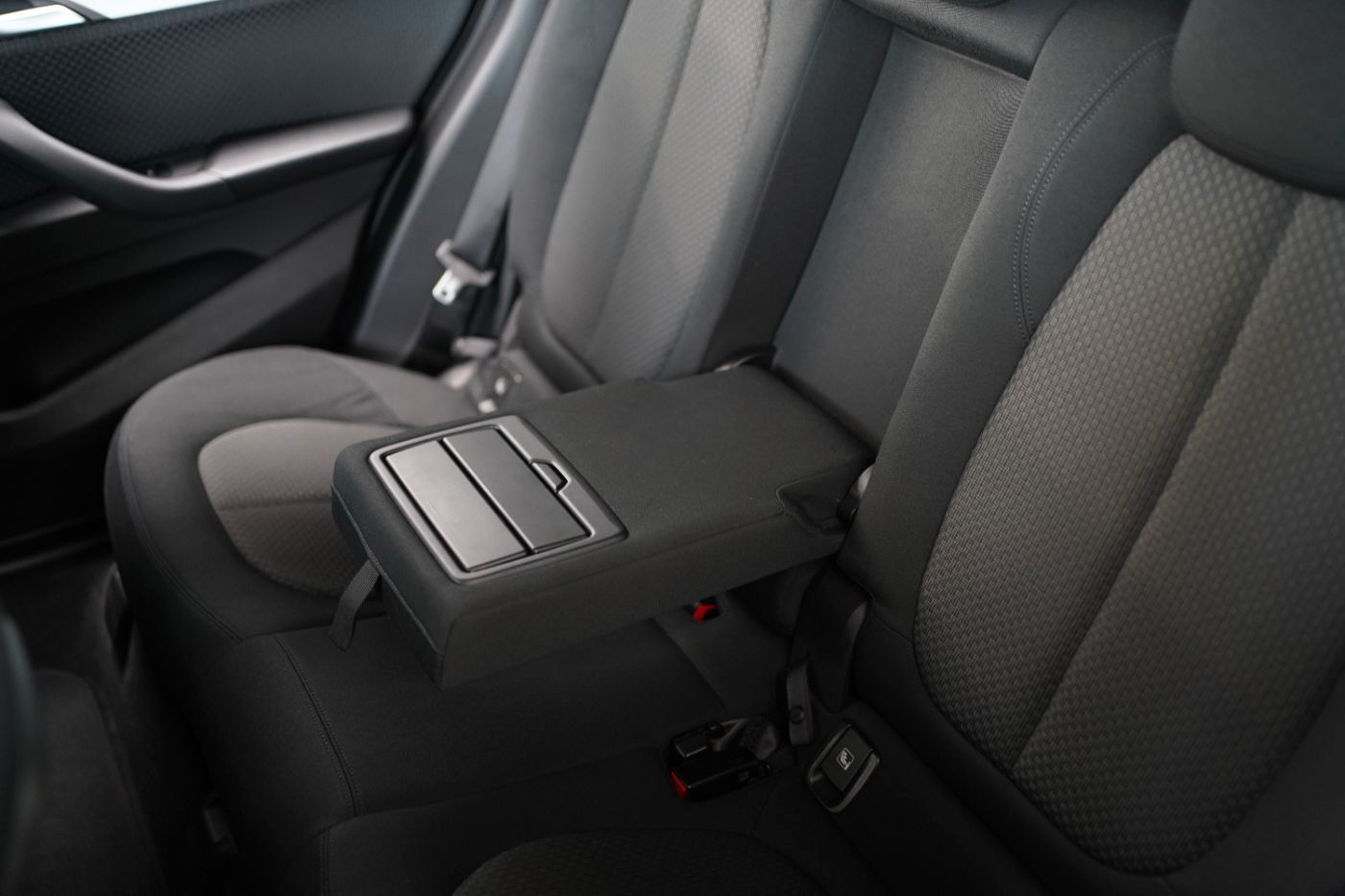Fahrzeugabbildung BMW X1 20iA Advantage +Sitzheizung+17''LMR+Navi+PDC+