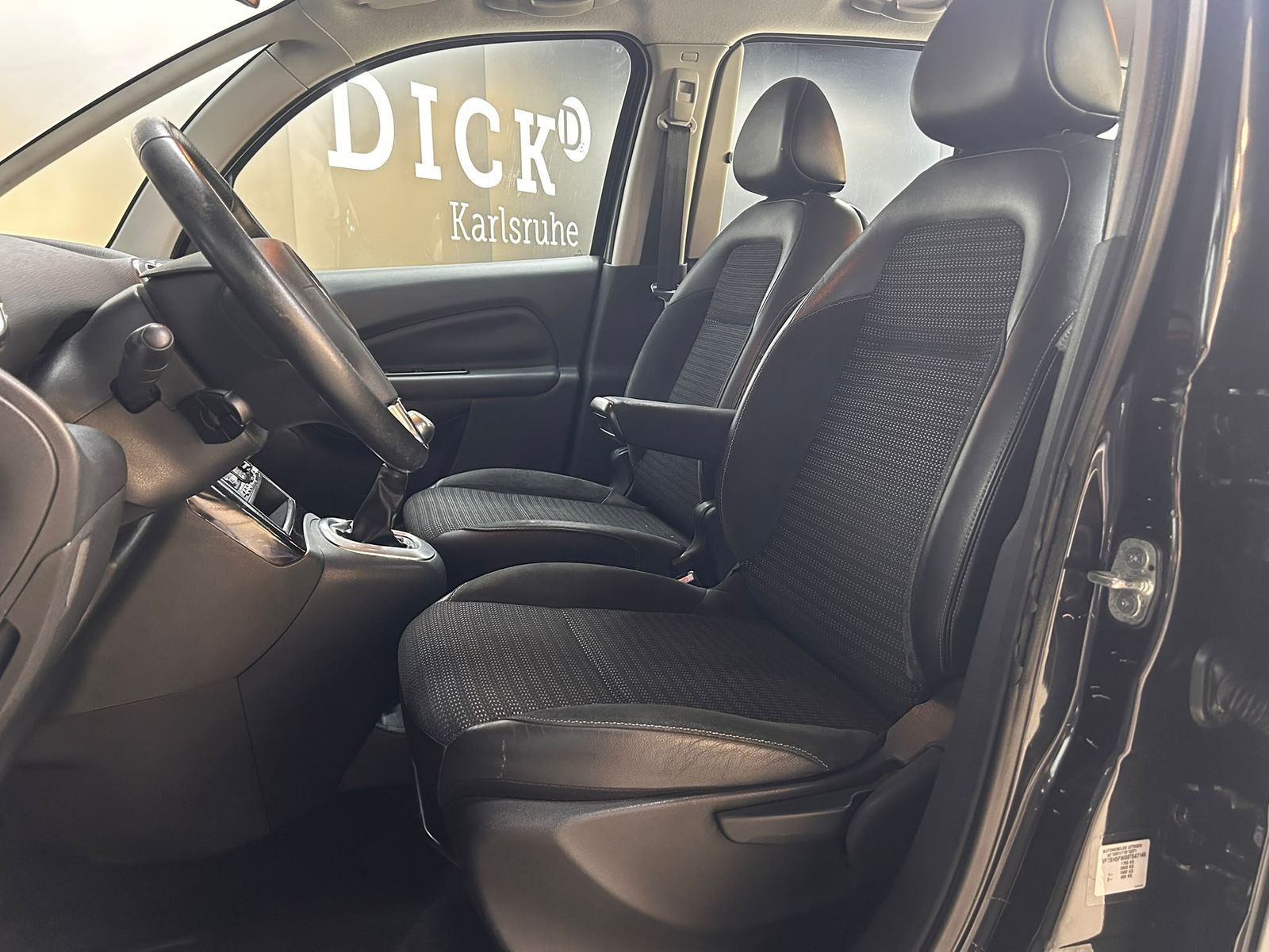 Fahrzeugabbildung Citroën C3 Picasso Exclus Black-Paket GEPFLEGT+NAVI+TÜV