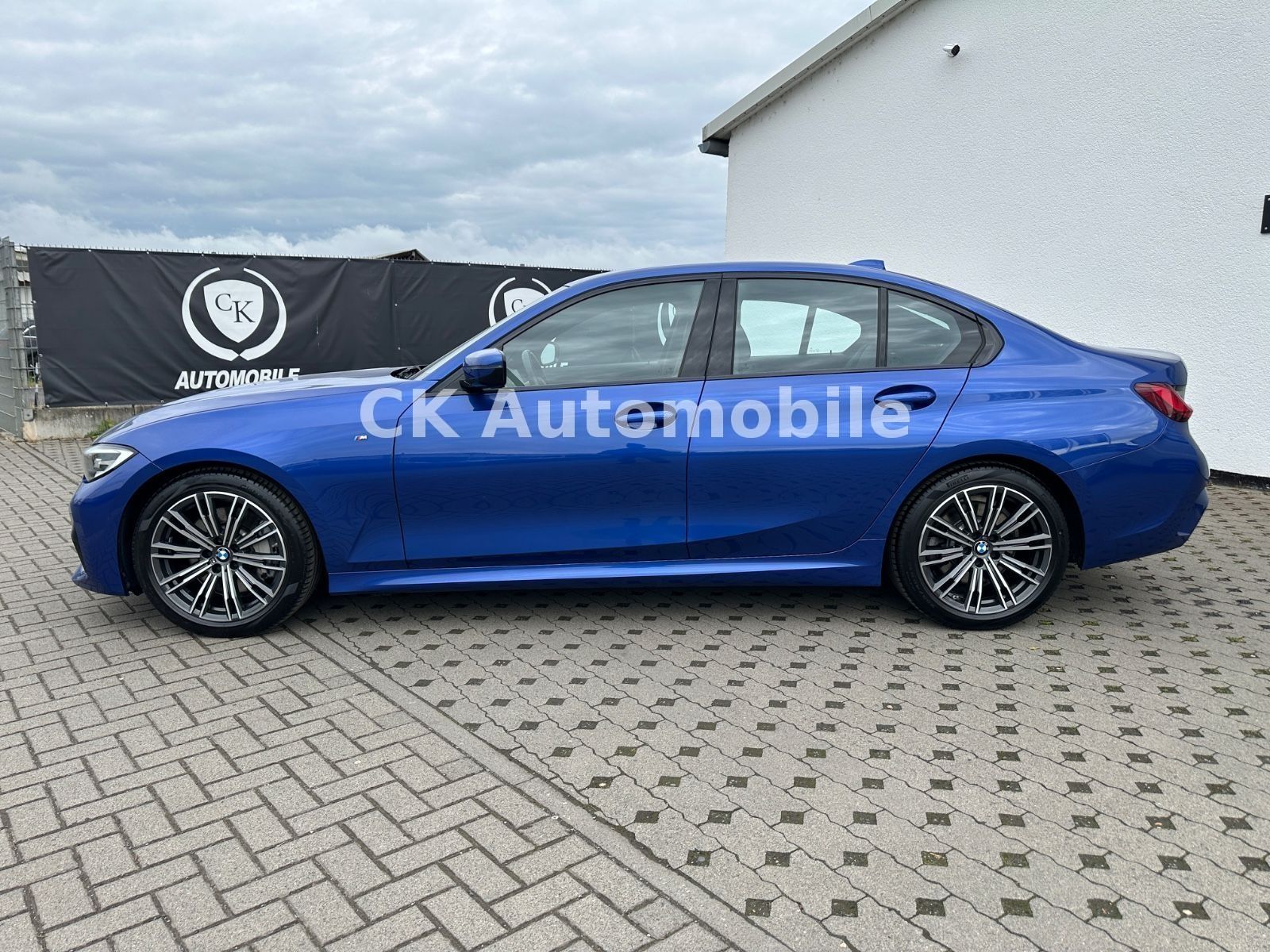 Fahrzeugabbildung BMW 330d Lim. M-Sport /Shadow-Line/Navi/Leder/LED