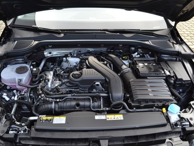 Golf VIII 1.5 eTSI DSG Energy AHK/PLUS-PAKET/LED