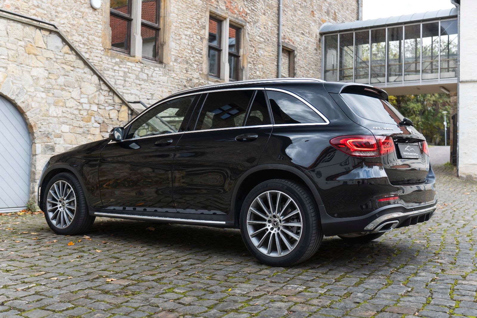 Fahrzeugabbildung Mercedes-Benz GLC 300d 4Matic AMG-LINE LED KAM NAV