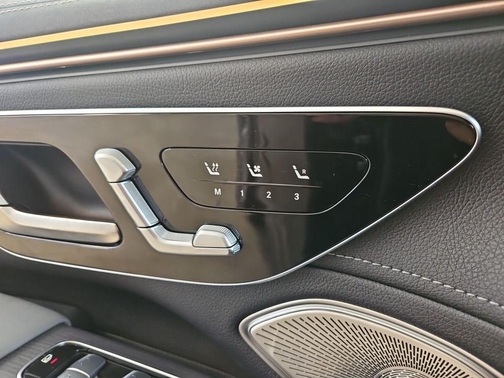 Fahrzeugabbildung Mercedes-Benz EQS 450 4M SUV AMG AHK Massage Airmatic Pano 360