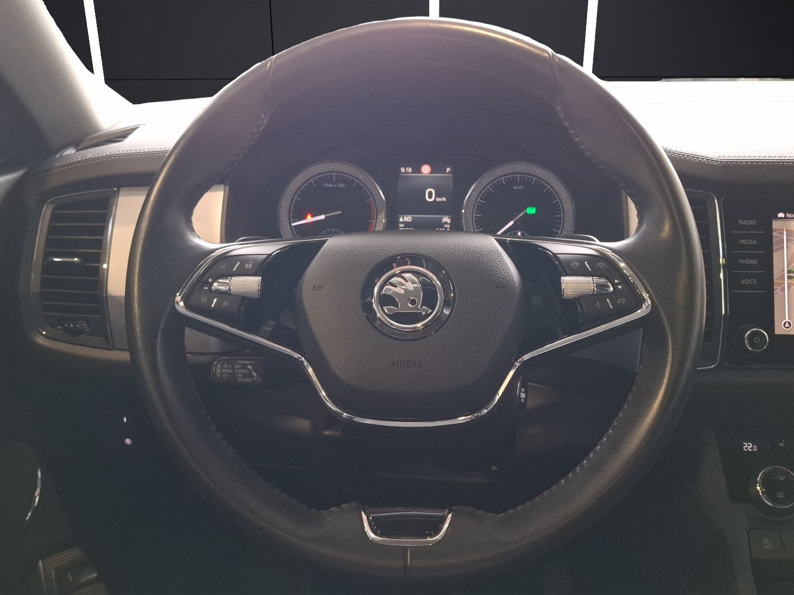 Fahrzeugabbildung SKODA Kodiaq TSI Tour DSG 4x4 Standhzg. Matrix AHK Nav