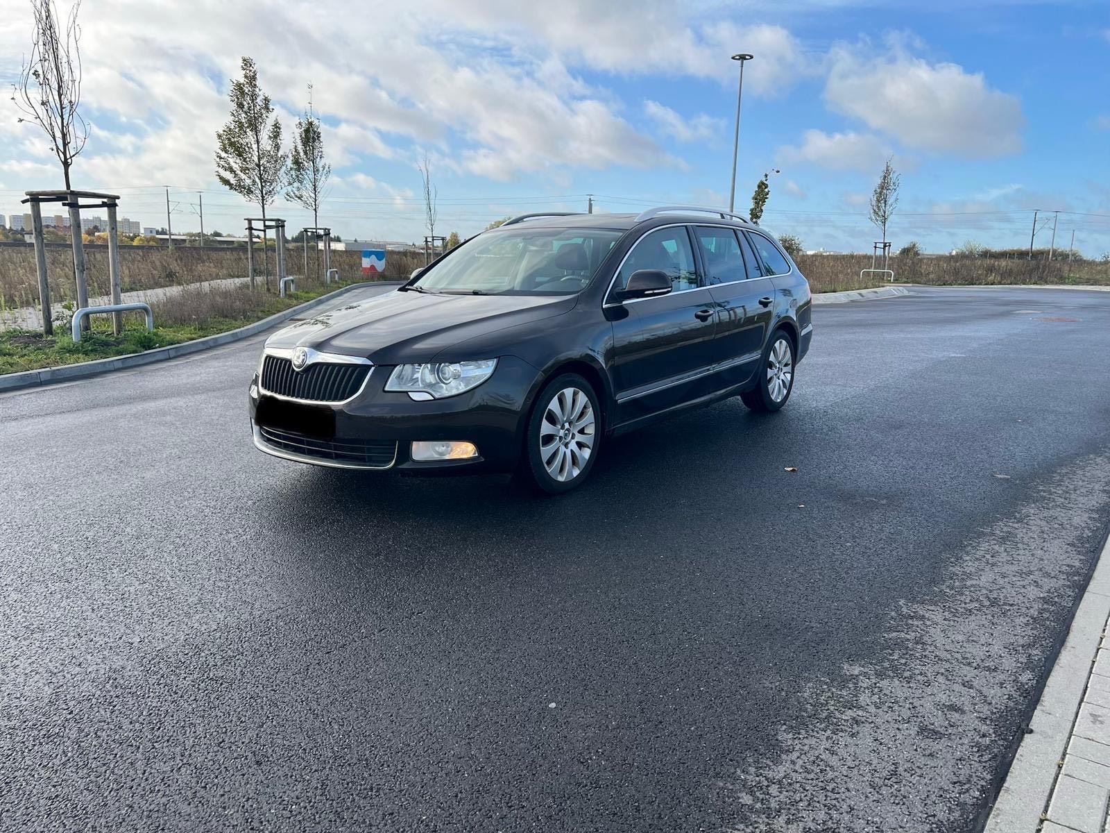 Skoda Superb 2012 — interior