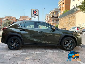 Lexus UX - 4