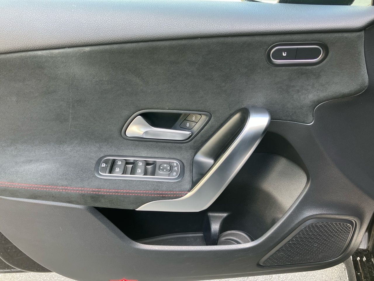 Fahrzeugabbildung Mercedes-Benz AMG A 45 4M+ NIGHT+MULTIBEAM+KEYL+AMBIENTE+KAM++