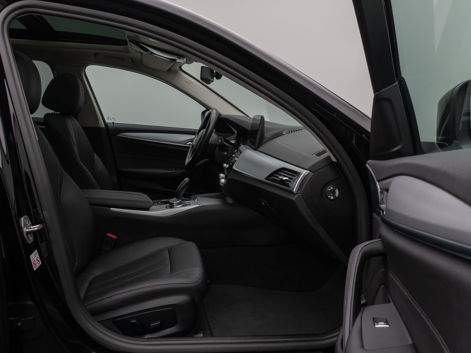 Fahrzeugabbildung BMW 530e Panorama Kamera DAB Leder Alarm AHK