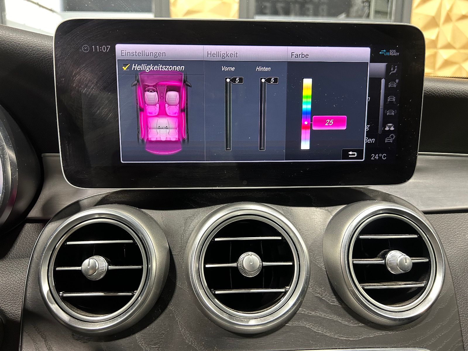 Fahrzeugabbildung Mercedes-Benz C 300 de/AMG/360°/PANO/APPLE/VIRTUAL/AMBIENTE/