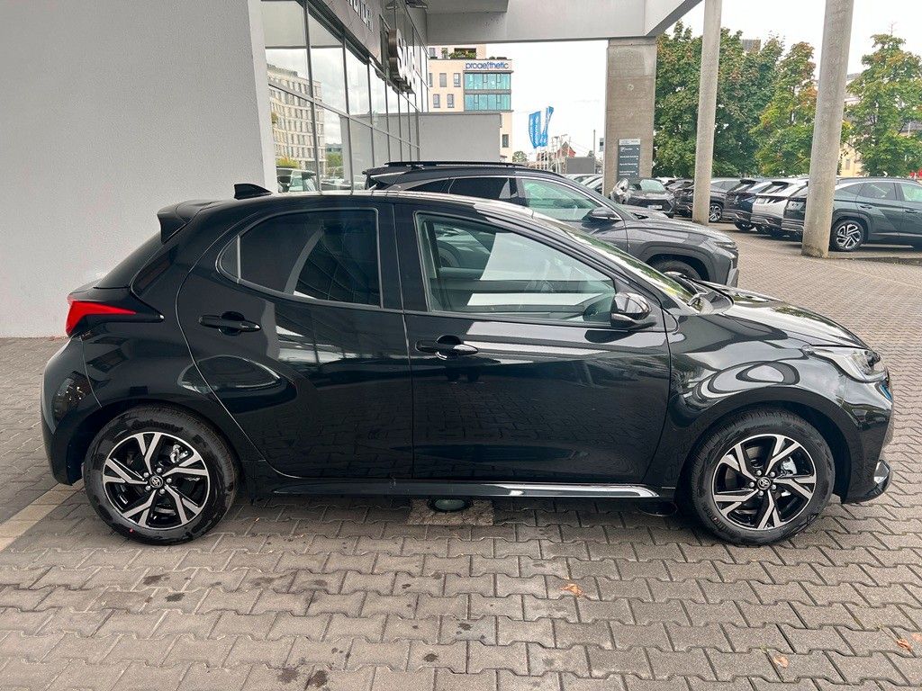Fahrzeugabbildung Toyota Yaris Hybrid Teamplayer Comforpaket