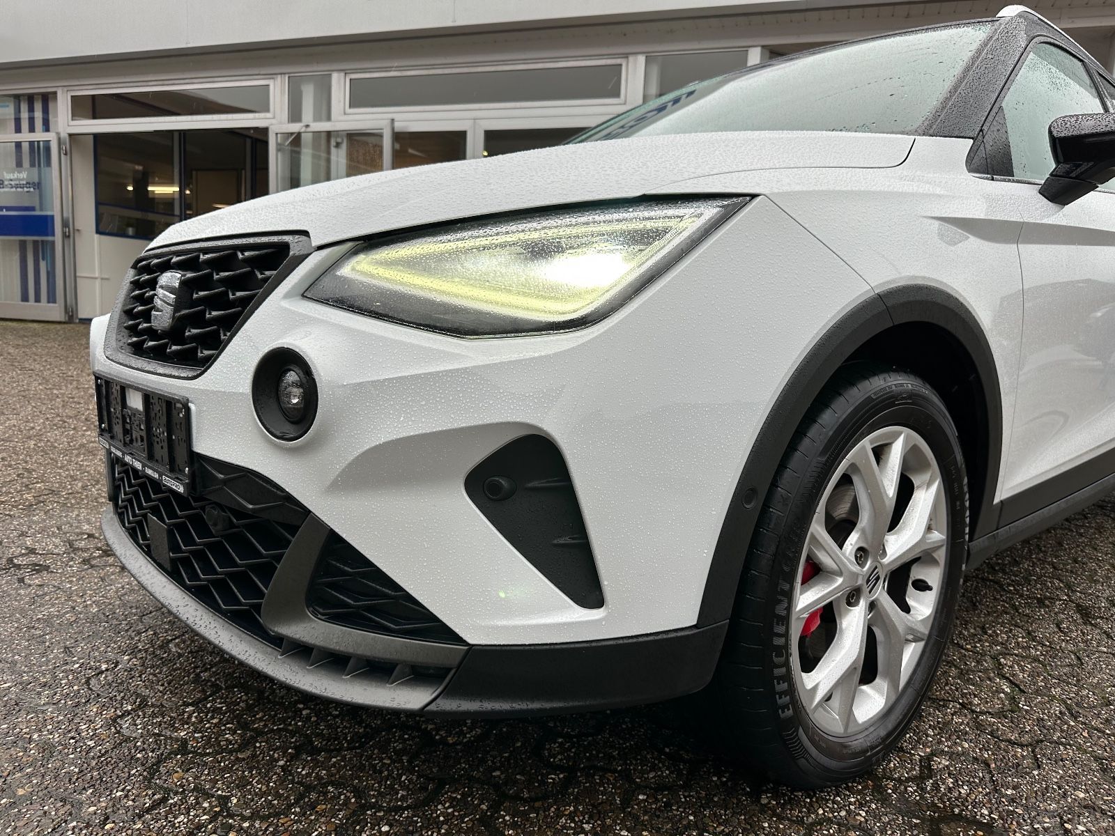 Fahrzeugabbildung SEAT Arona FR 1.5 TSI DSG Navi/LED/ACC/Dinamica