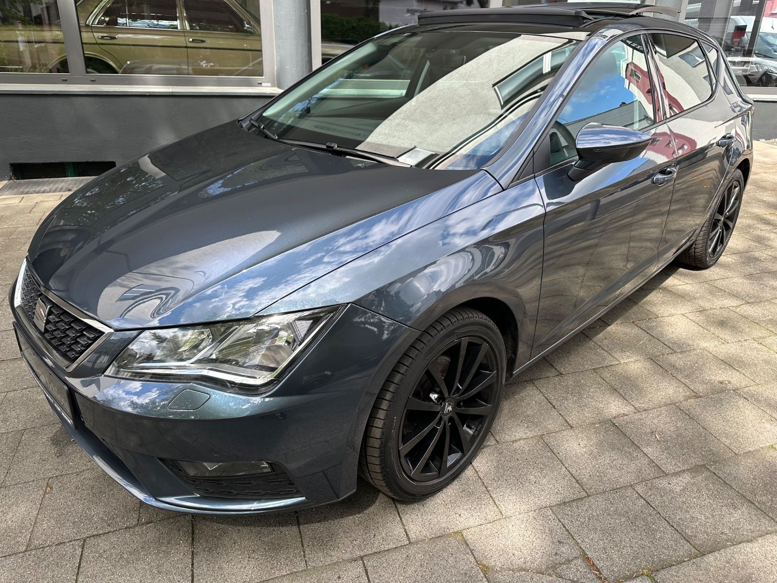 SEAT Leon 5F Style DAB Navi PDC Keyless Panorama