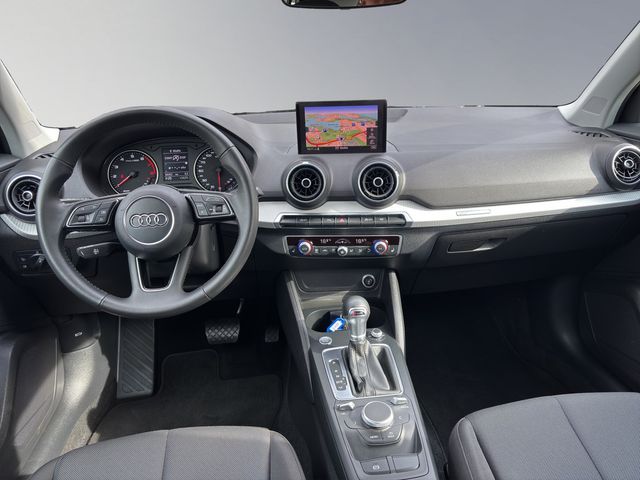 Q2 35 1.5 TFSI S-tronic PDC SHZ NAVI AHK LED