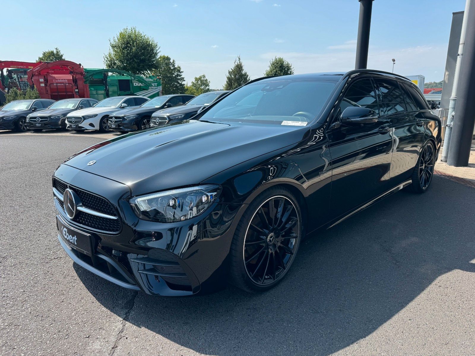 Fahrzeugabbildung Mercedes-Benz E 400d 4M AMG+Burm+Pano+AHK+Distr+Memory+Night