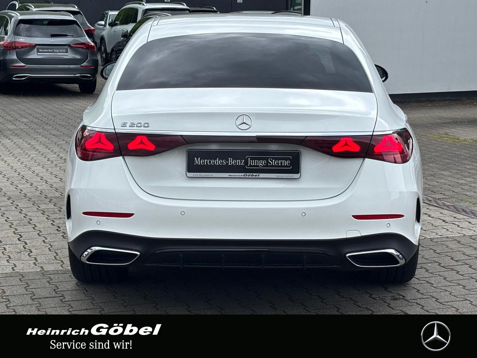 Fahrzeugabbildung Mercedes-Benz E 200 AMG-ADV LED DIST AMB+ WP NP TW SHA KLG SPI