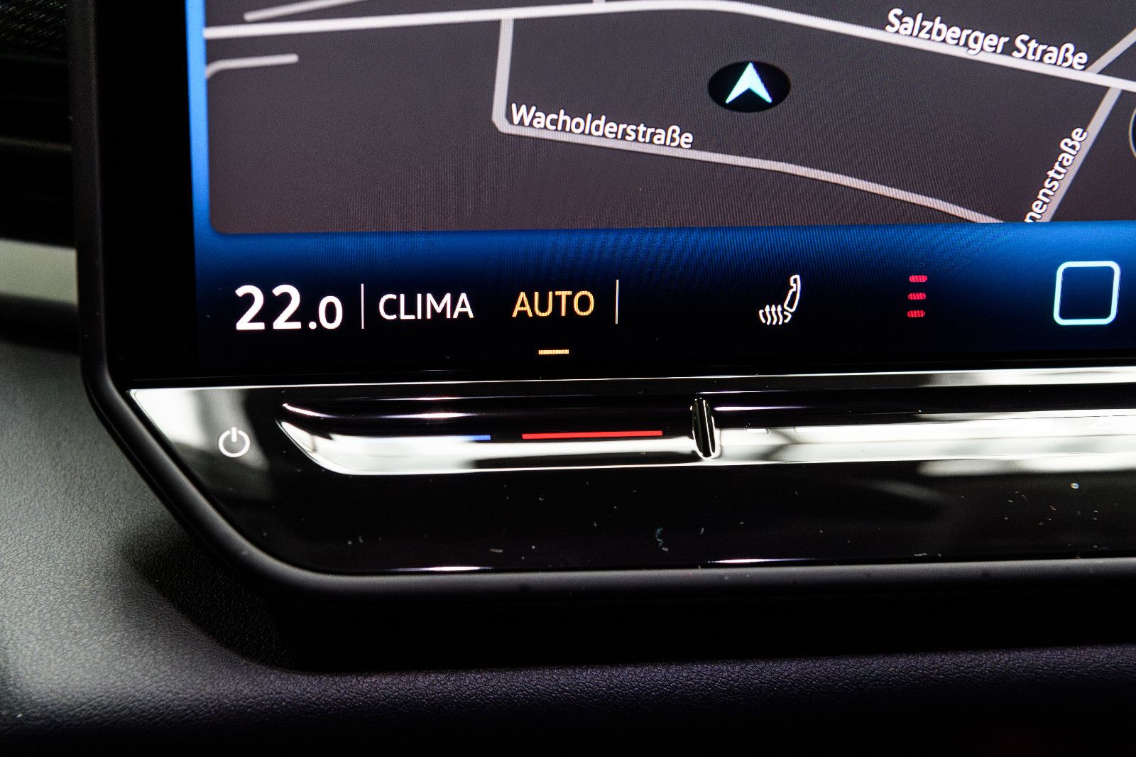 Fahrzeugabbildung Volkswagen T-Roc 1.5 eTSI  Style+IQ-Light+AHK+5 Jahre Gar.