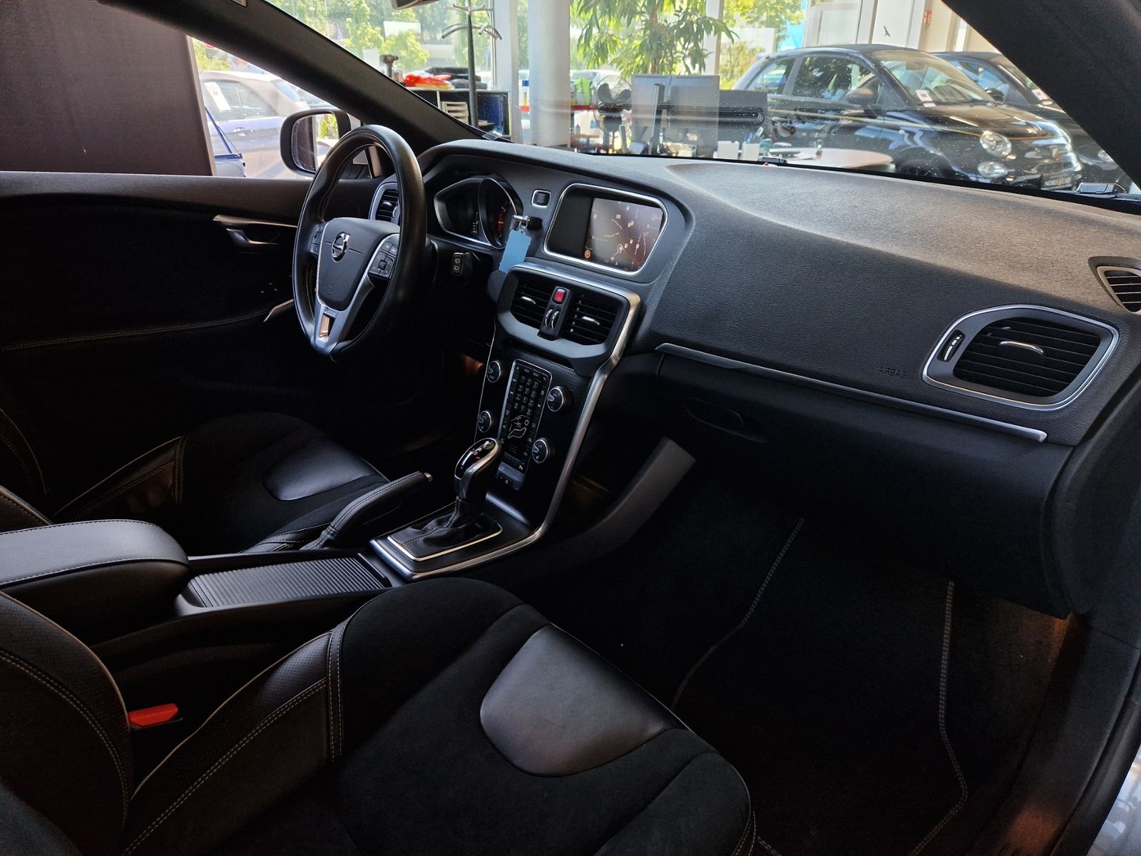 Fahrzeugabbildung Volvo V40 R-Design KLIMA LED NAVI ALU