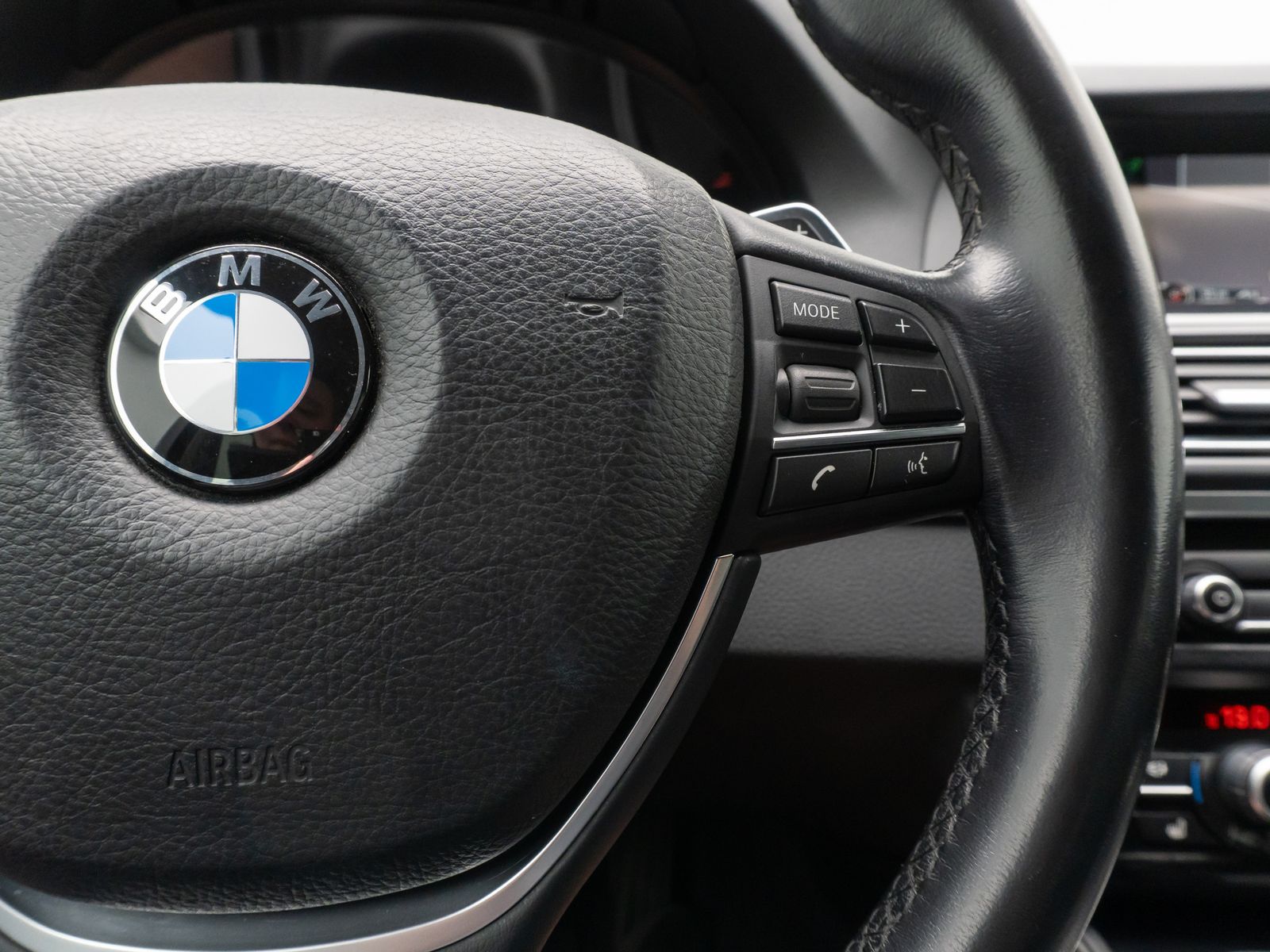 Fahrzeugabbildung BMW 520d  Aut Kamera NaviBusiness HiFi BiXenon Leder