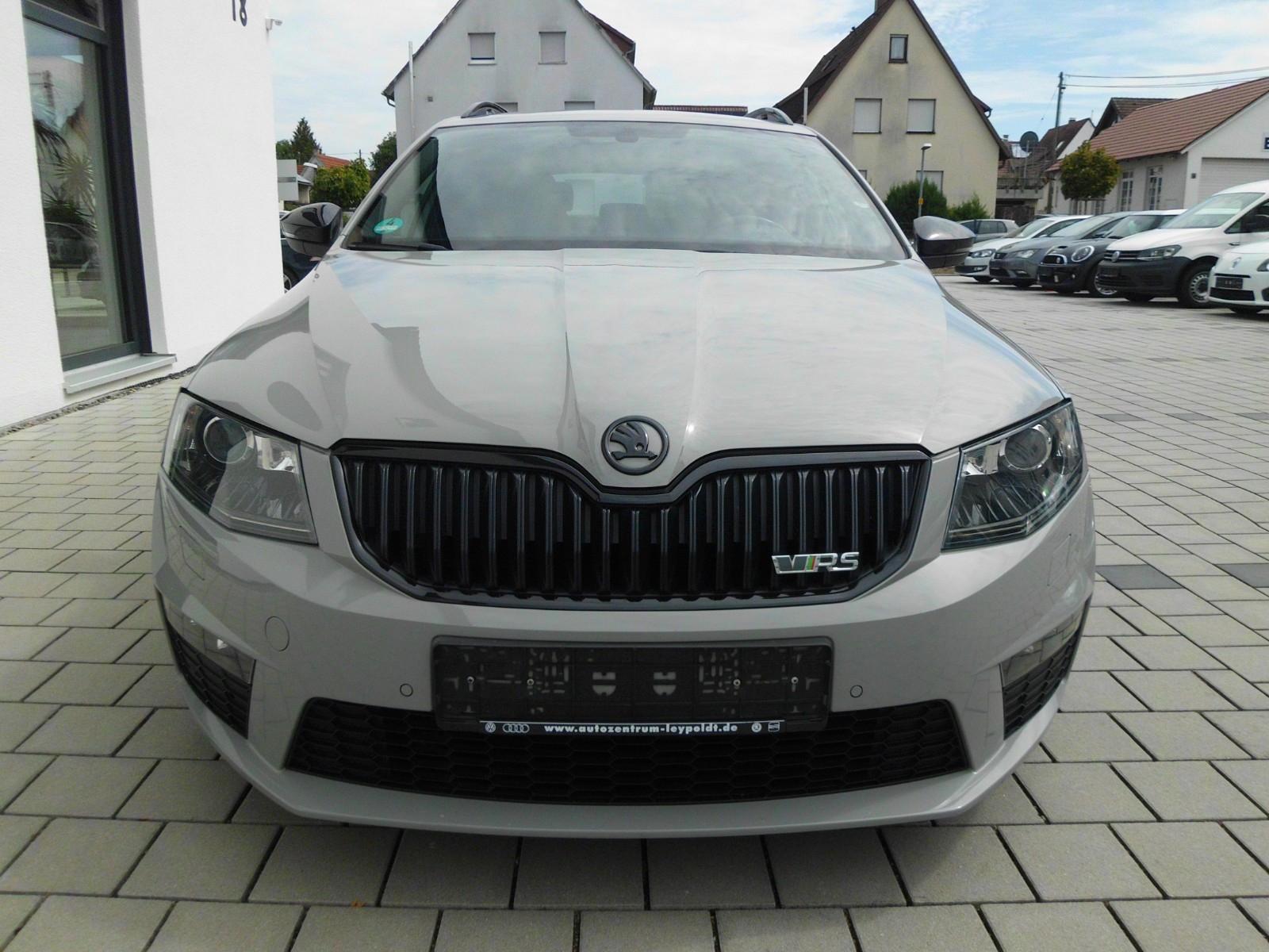 Skoda Octavia Combi RS 2.0 220ch - 2 ème main - Carnet entretien - Pneus été - Régulateur de vitesse - Navi
