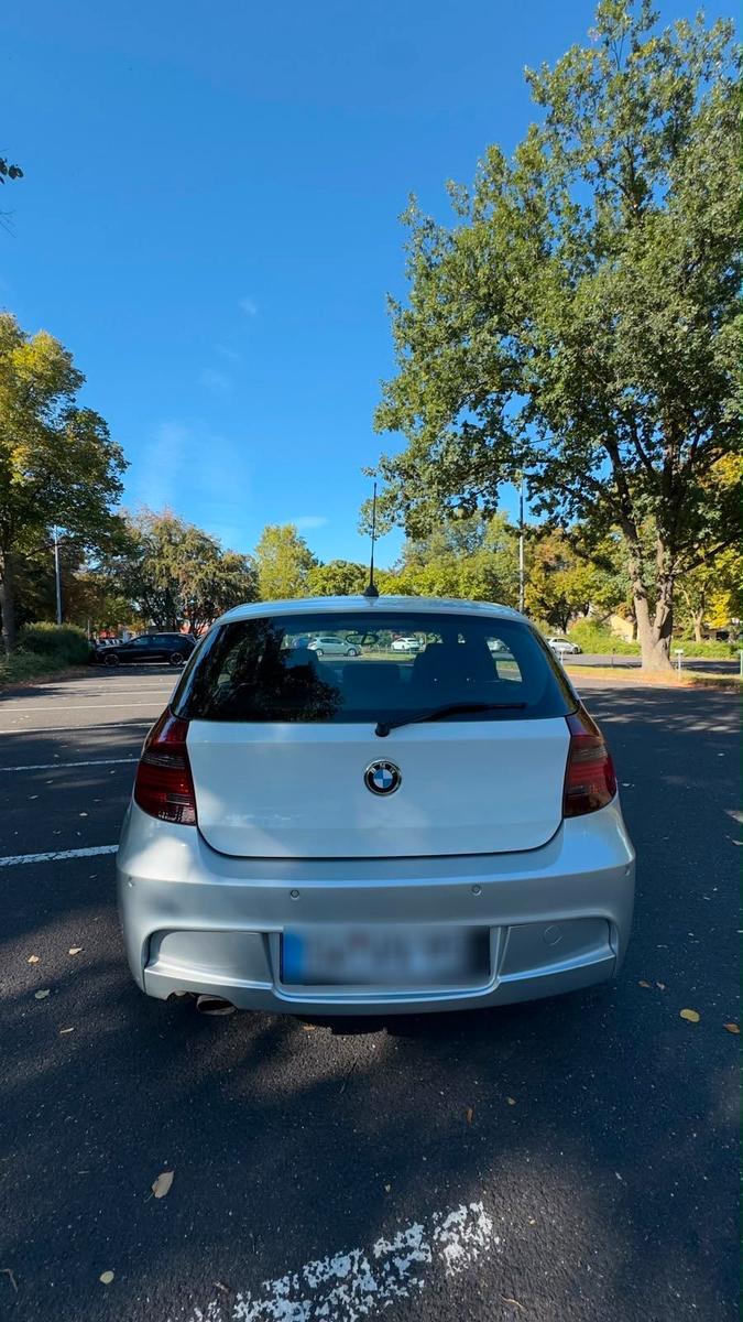 BMW 116 2010 — двигун 122 HP (90kW)