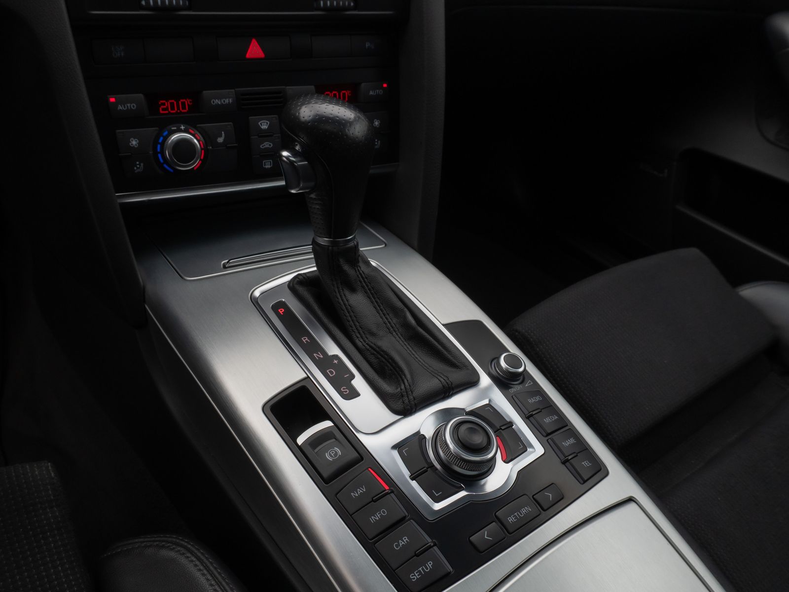 Fahrzeugabbildung Audi A6 Avant 2.7 TDI quattro S Line Glasdach Xenon