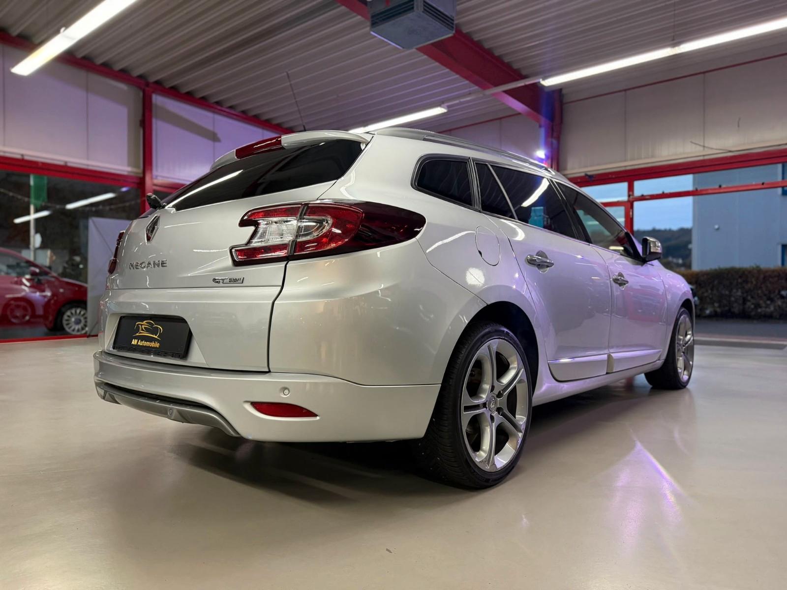 Renault Megane 2015 — photo 10