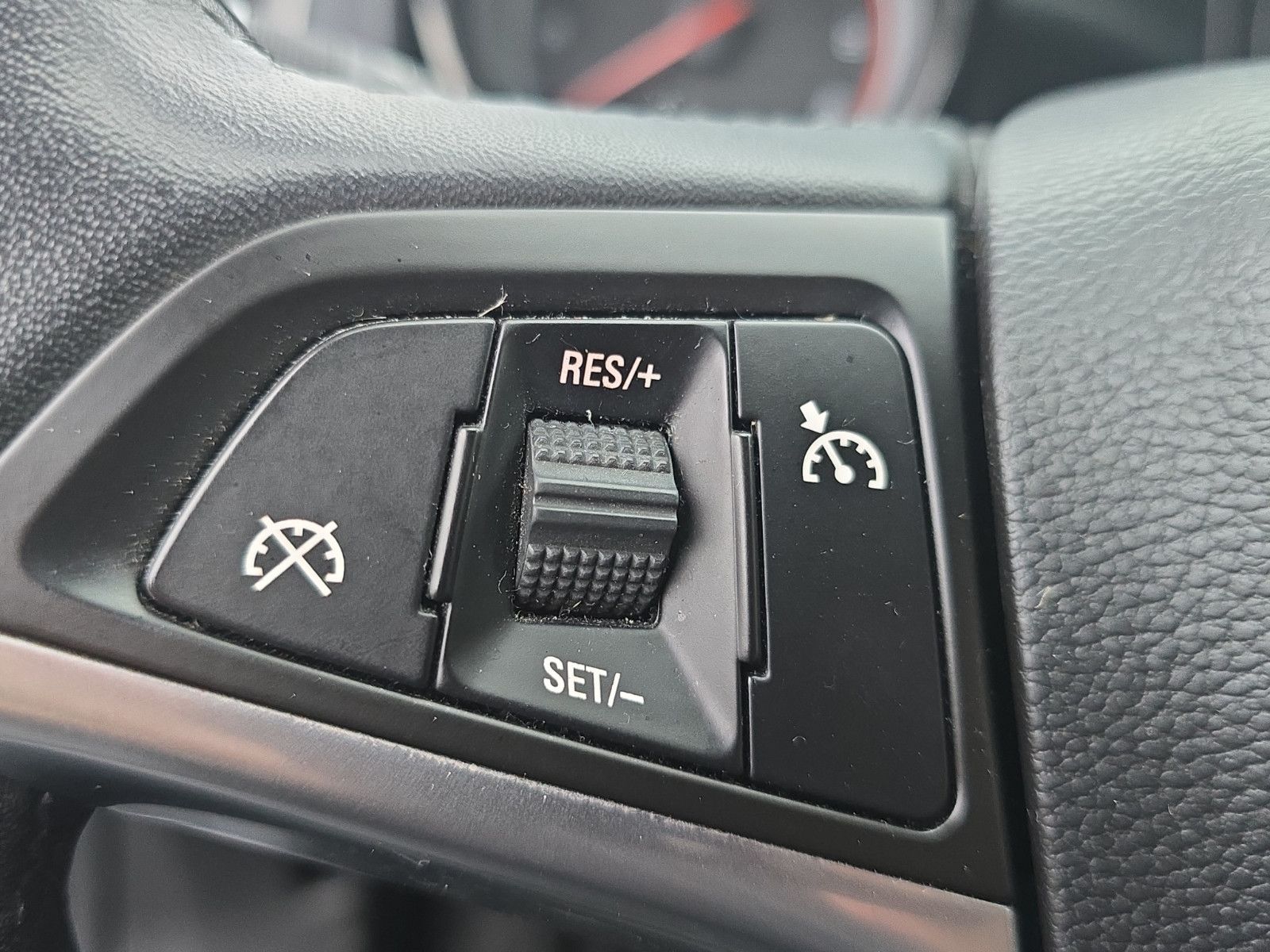 Fahrzeugabbildung Opel Astra J Lim. 5-trg Design Edition Klima Tempomat