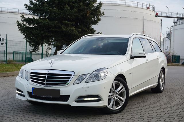 Mercedes-Benz E 220 AVANTGARDE  T-Modell E 220 CDI TUV 03/26