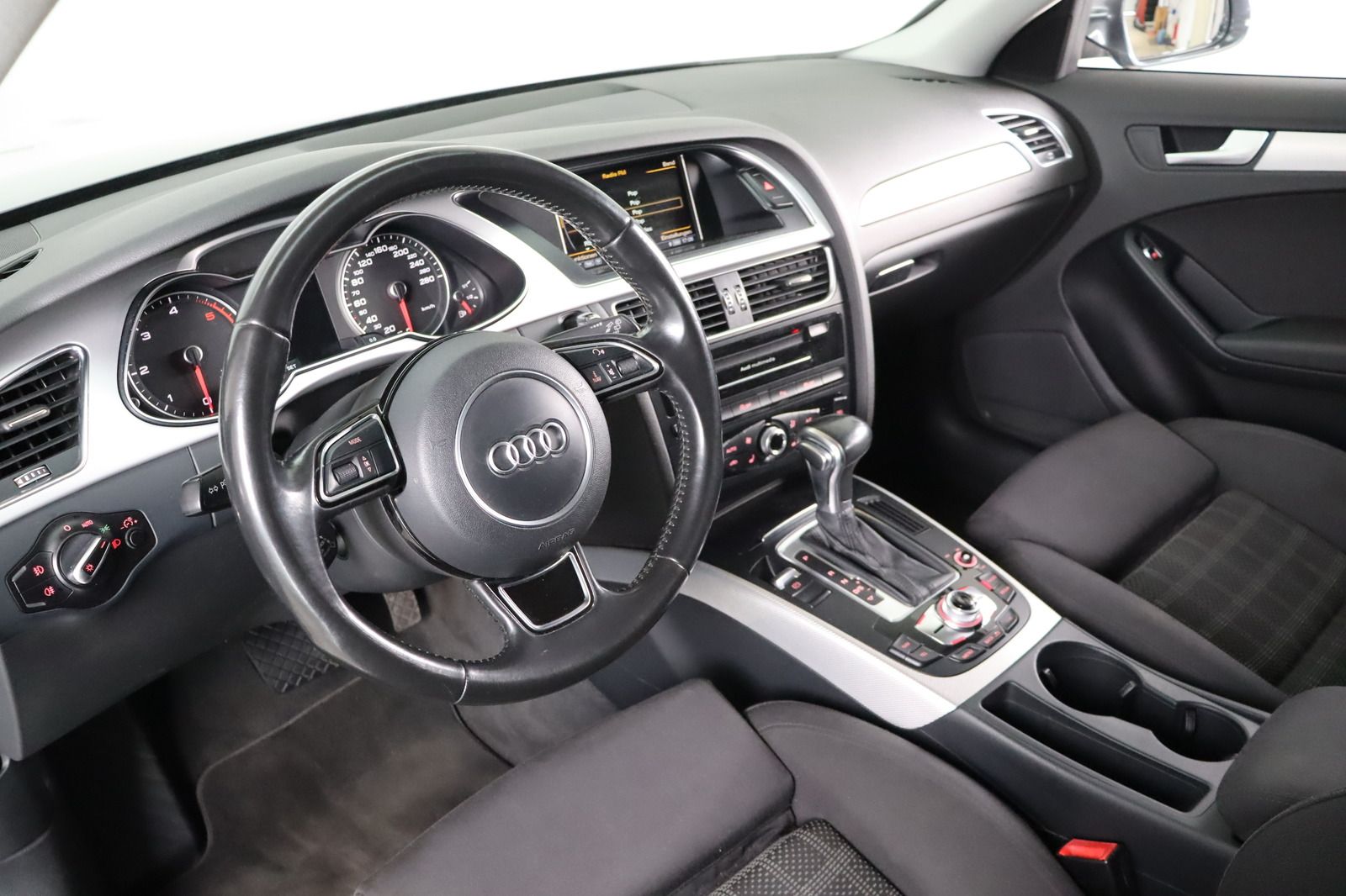 Fahrzeugabbildung Audi A4 Avant 2.0 TDI S-line * Bi- Xenon * Navi * Amb