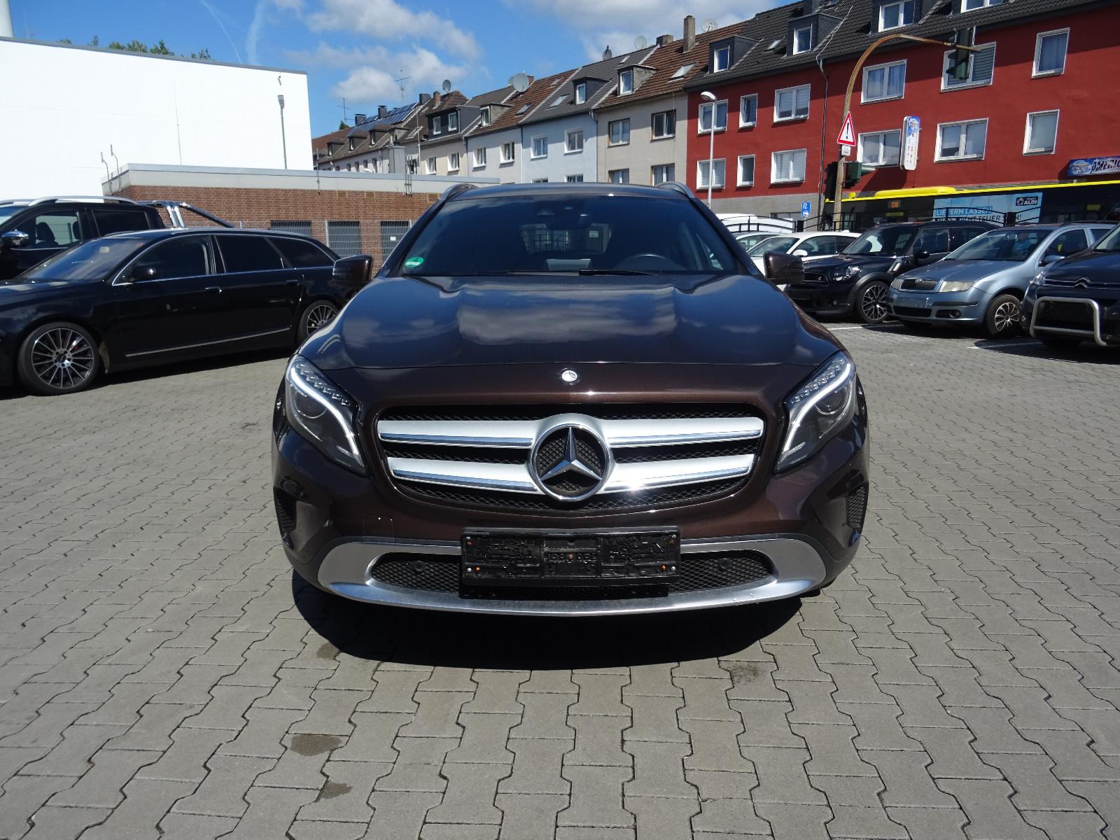 Mercedes-Benz GLA 180 Score / Urban