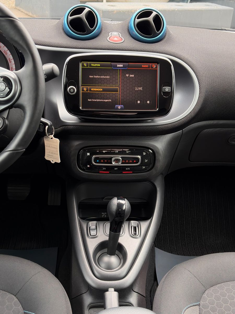 Fahrzeugabbildung Smart ForTwo Coupe EQ 60kW SHZ PDC Temp. Klima CarPlay