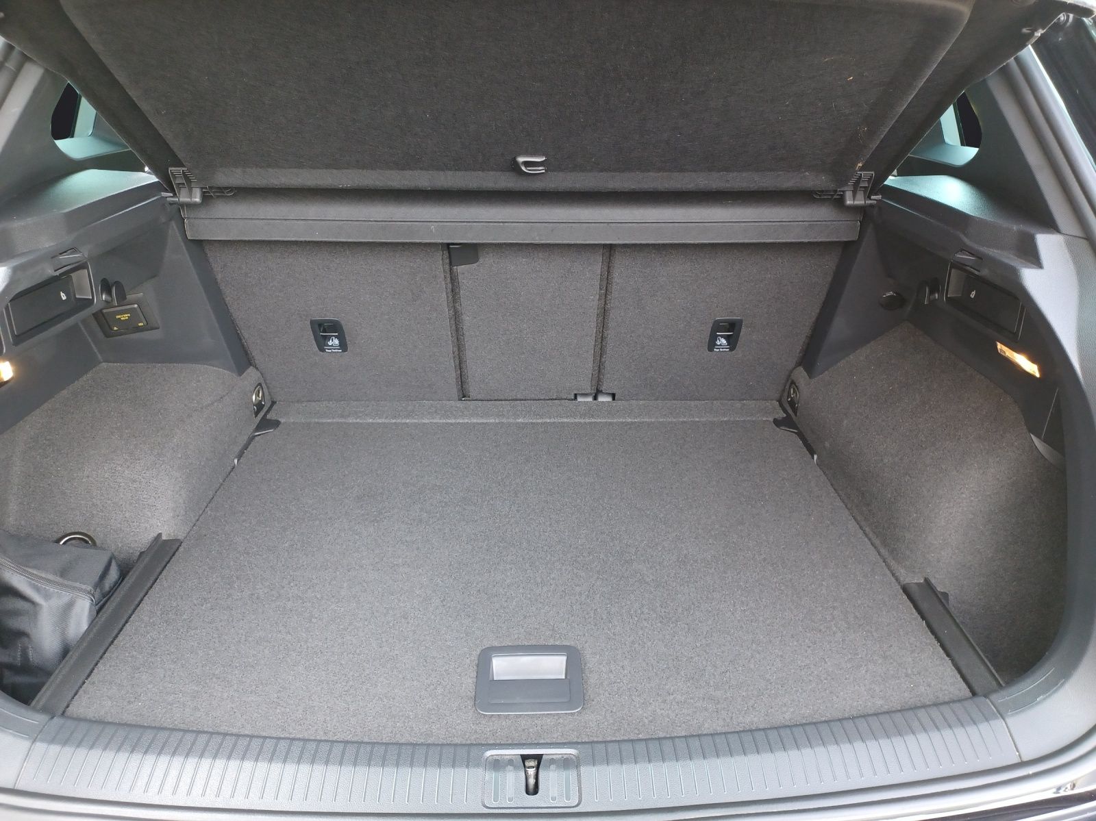 Fahrzeugabbildung Volkswagen Tiguan TSI R-Line 4M DSG R-Lin STH Matrix AHK Na