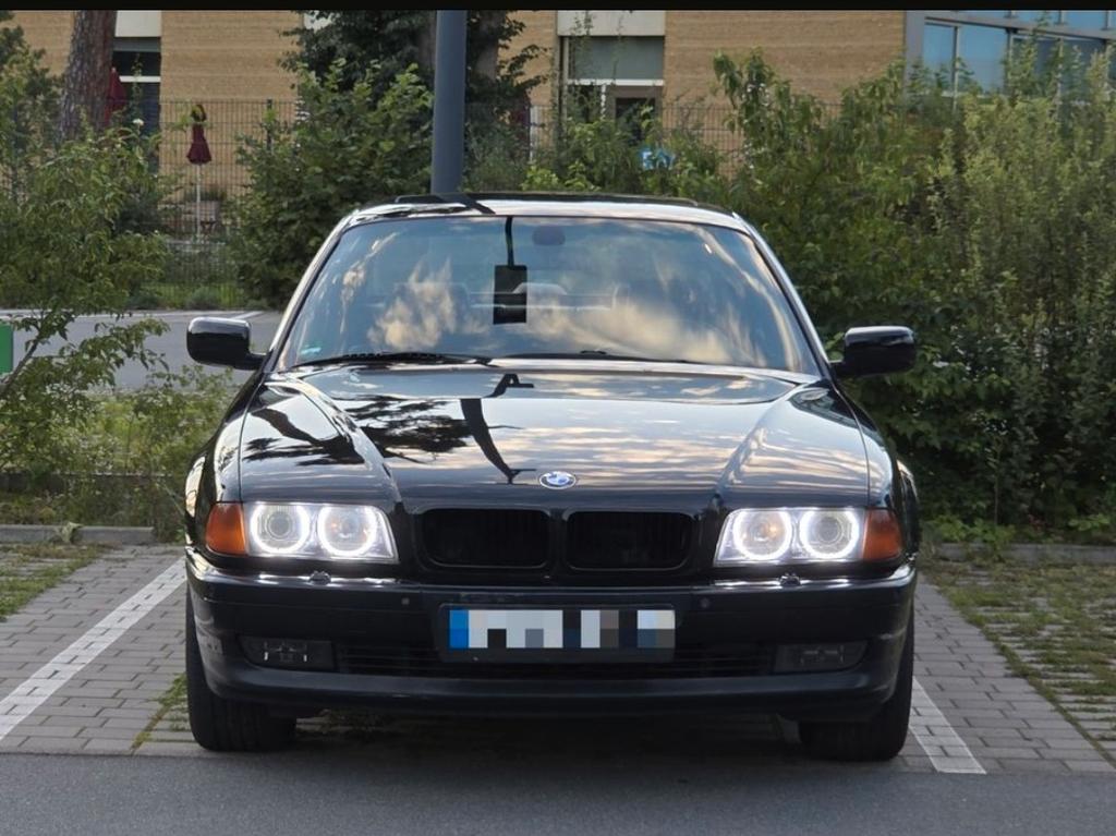 BMW 728