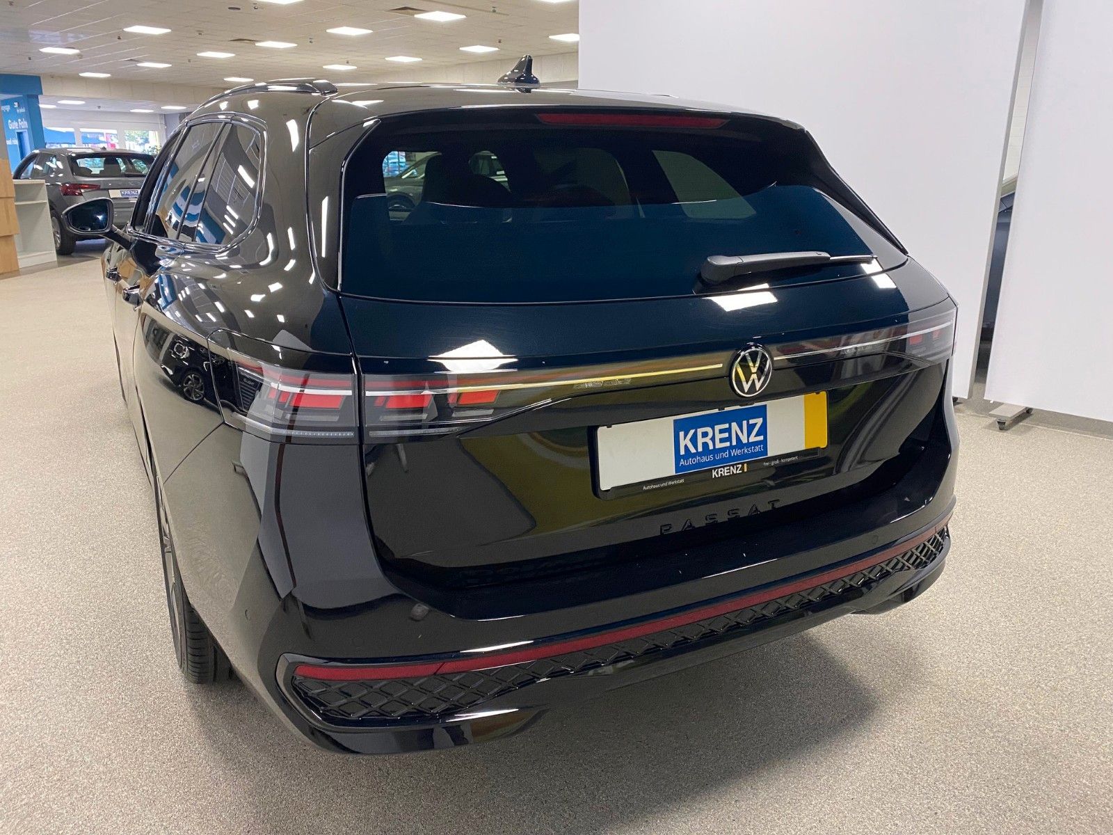 Fahrzeugabbildung Volkswagen Passat Variant 1.5 TSI R-Line+NAVI+MATRIX+AHK+