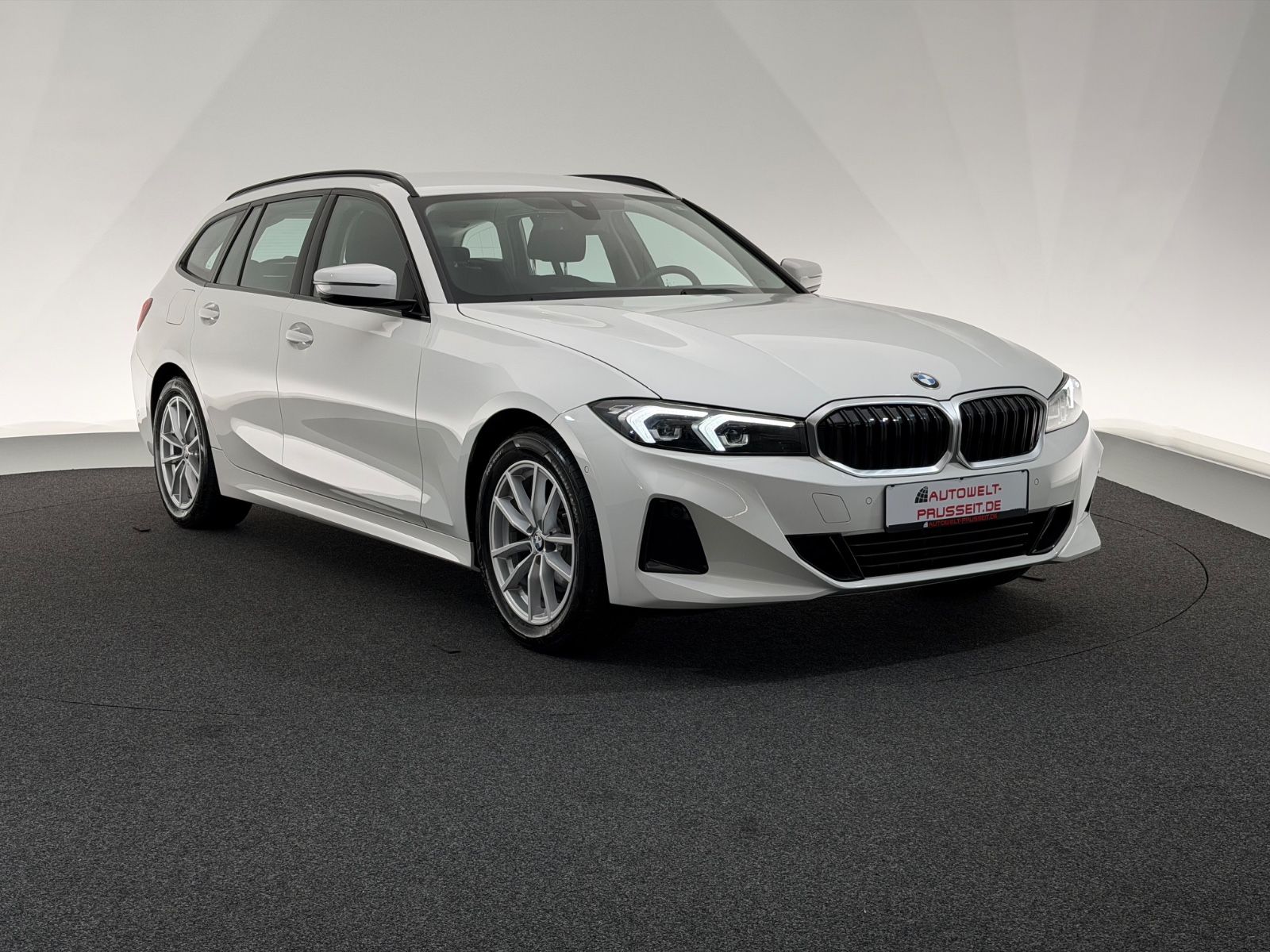 Gebrauchtwagen BMW 318i 318i Touring*SHADOW*LED-R.KAM-SHZ-TEMPO-WIDESCRE in Horb am Neckar