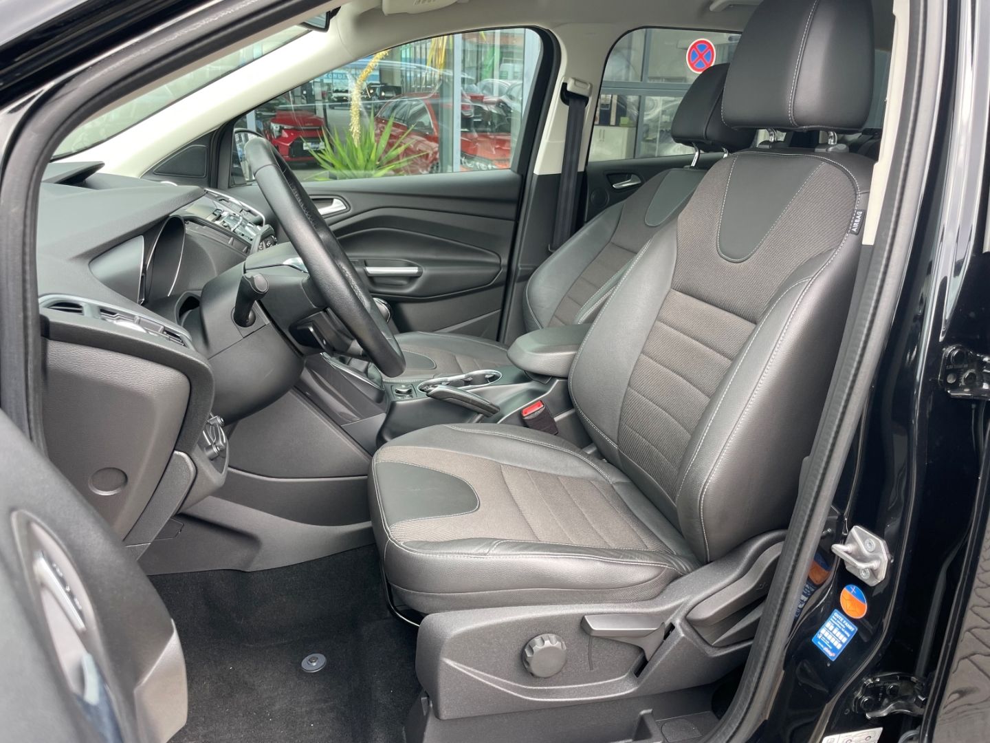 Fahrzeugabbildung Ford Kuga Titanium Klima PDC Navi SHZ heizbWSS Kamera