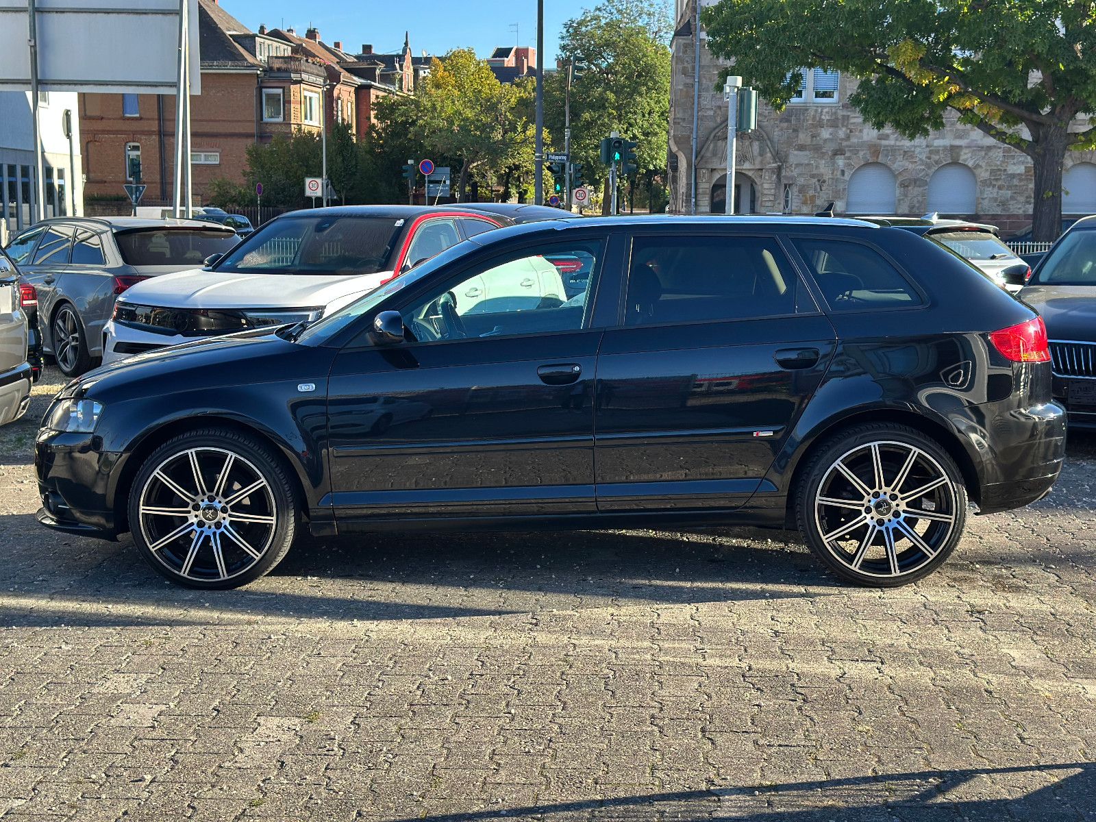 Fahrzeugabbildung Audi A3 SPORTBACK 2.0 TDI S LINE AMBIENTE*AHK+AUTOM*