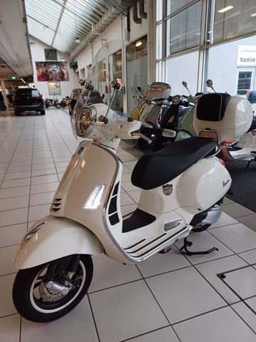 Vespa GTS 300 Super E5 inkl. Scheibe/Heizgriff/ Koffer