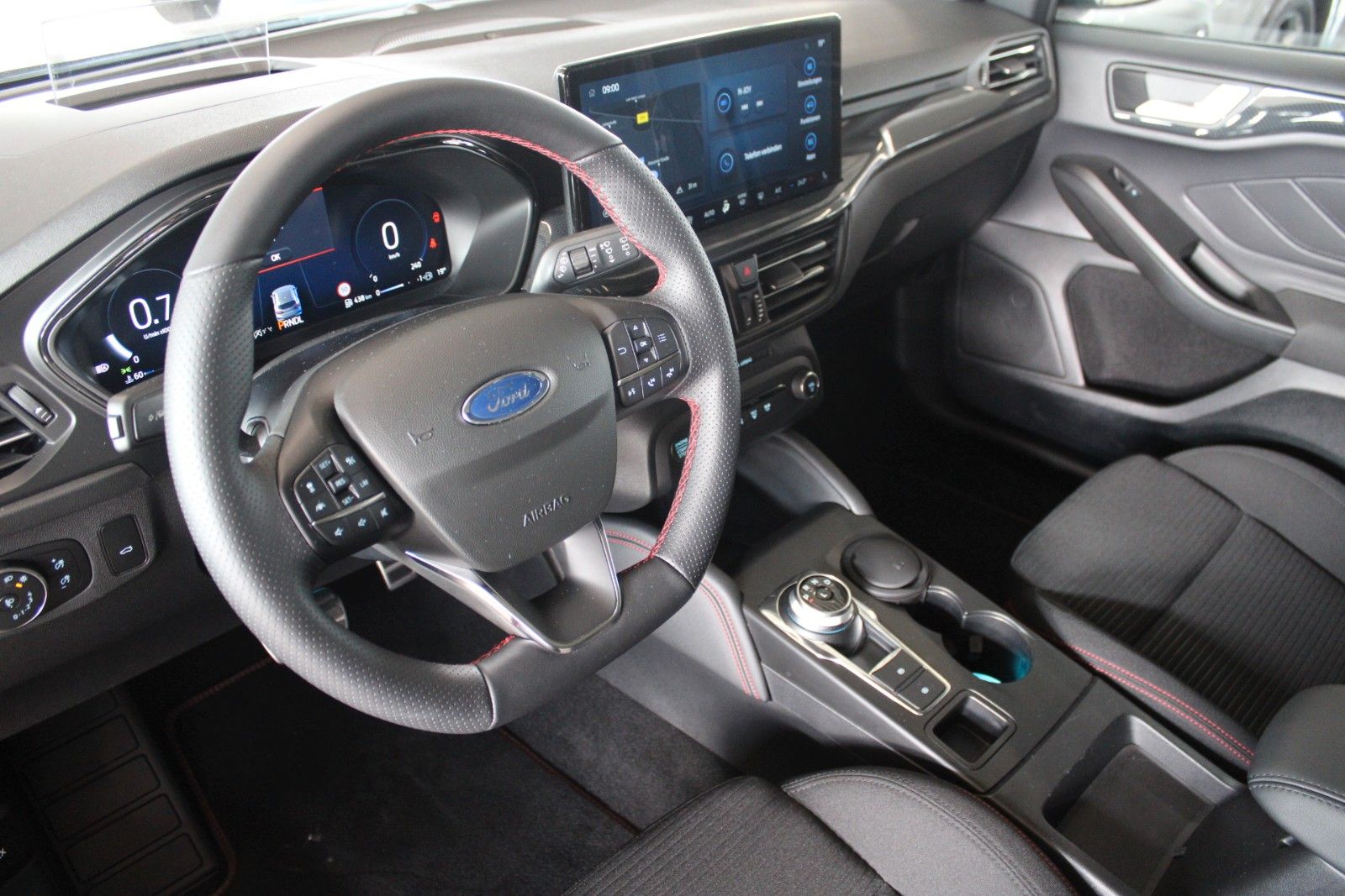 Fahrzeugabbildung Ford Focus ST-Line X Aut. LED ACC Pano HUD WinterPak.
