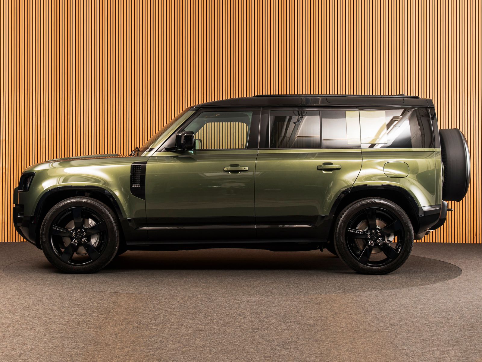 Land Rover Defender 110 X-Dynamic HSE P300e MY26-PANO-22" imagem 2