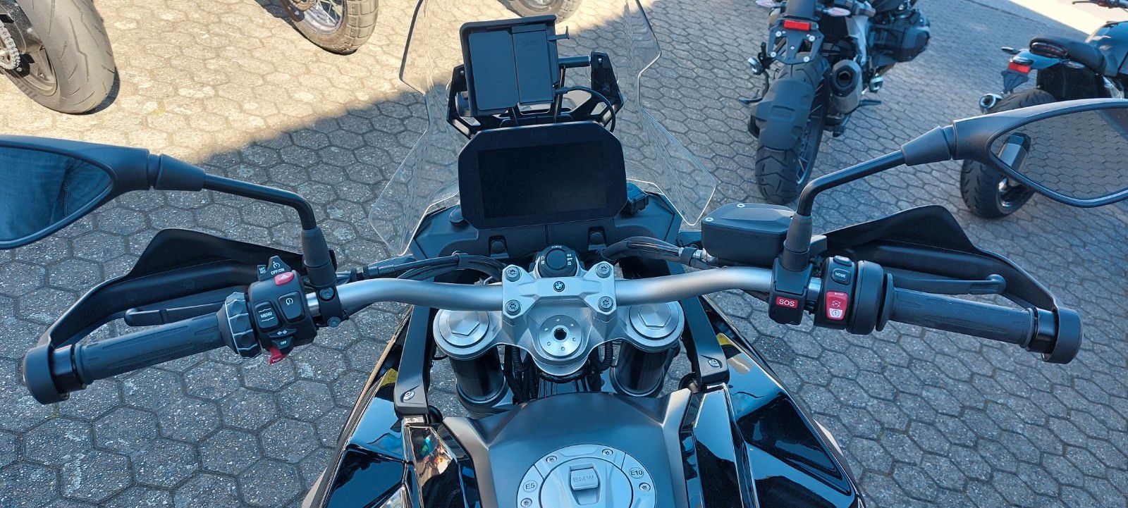 Fahrzeugabbildung BMW F 900 GS Vollausstattung inkl Tief 2 KM