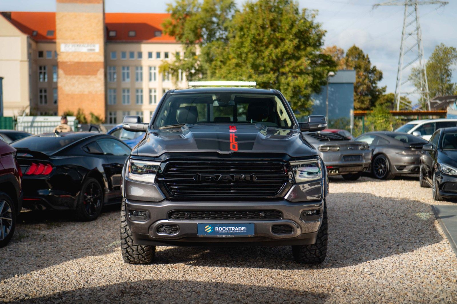 Fahrzeugabbildung Dodge RAM 5.7 V8 HEMI 4x4 OFFROAD NIGHT-Paket LARAMIE