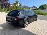 Skoda Octavia 1.6 TDI SCR DSG Premium Edition Comb... - Skoda Octavia: Premium Edition