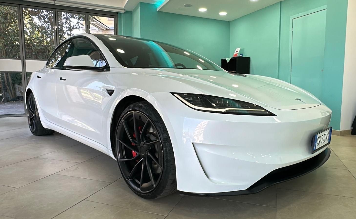 Tesla Model 3 Allradantrieb mit Dualmotor Performance imagem 2