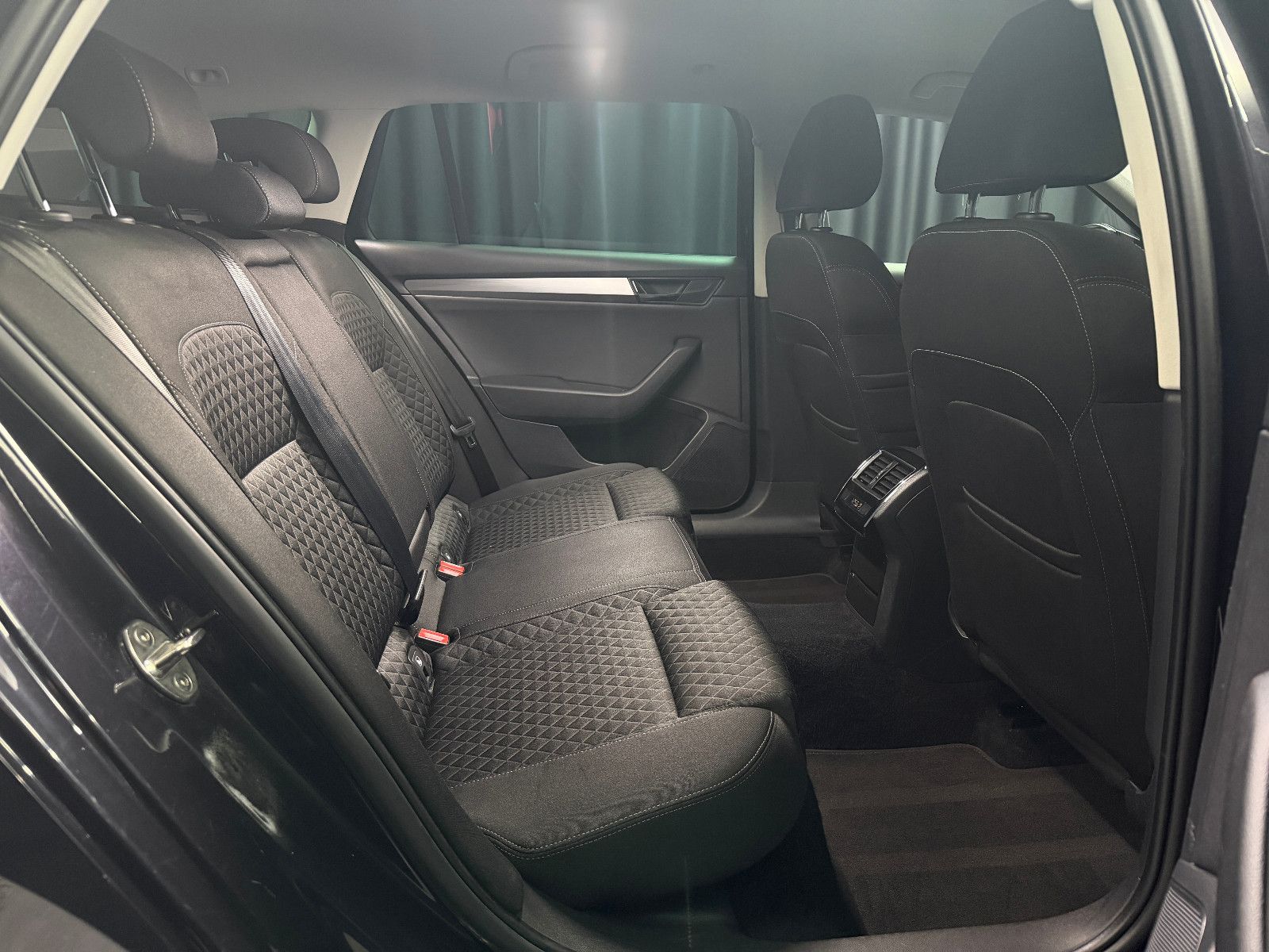 Fahrzeugabbildung SKODA Superb Combi Style |DSG|NAVI|MEMORY|ACC