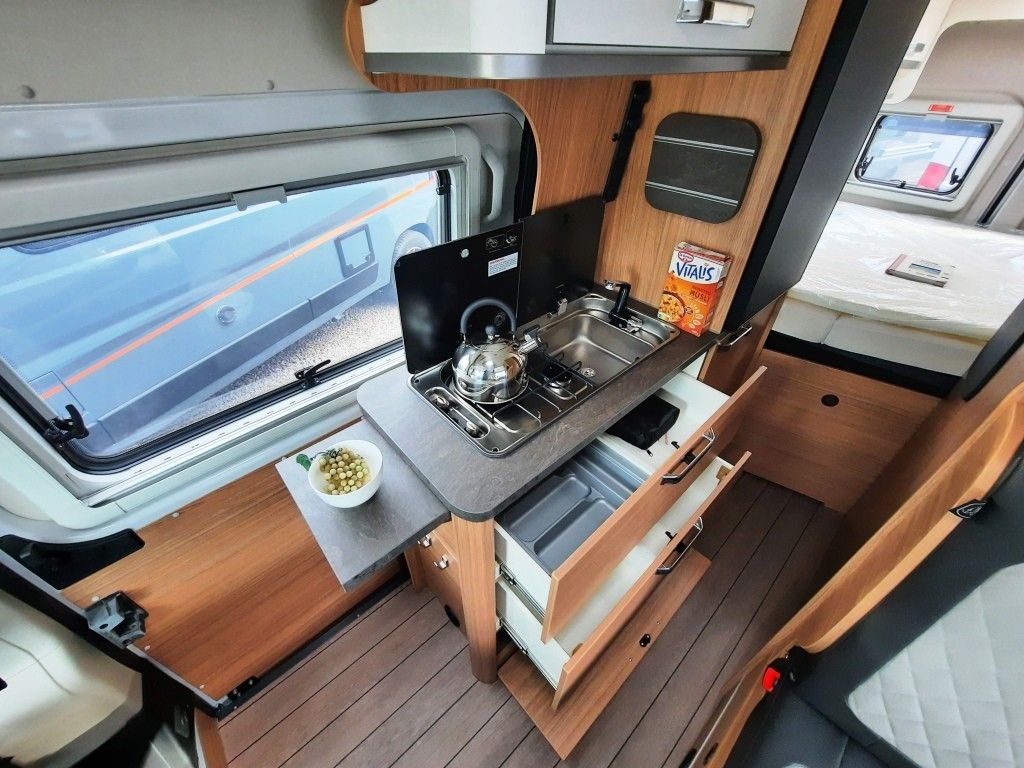 Fahrzeug Übersicht 14 Fahrzeugabbildung Weinsberg CaraBus EDITION FIRE 600 MQ Verfüg./Sparen Sie 1