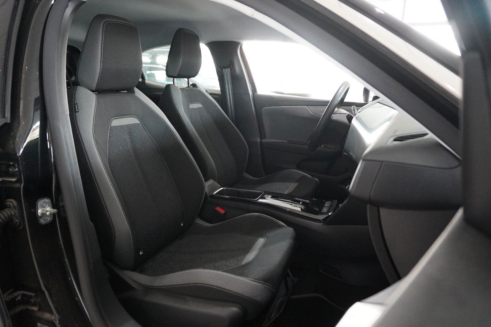 Fahrzeugabbildung Opel Mokka-e EDITION 1-PHASIG LED/SPORT/KAMERA/DAB+