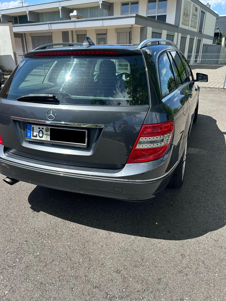 Mercedes-Benz C220 2009 — rear view
